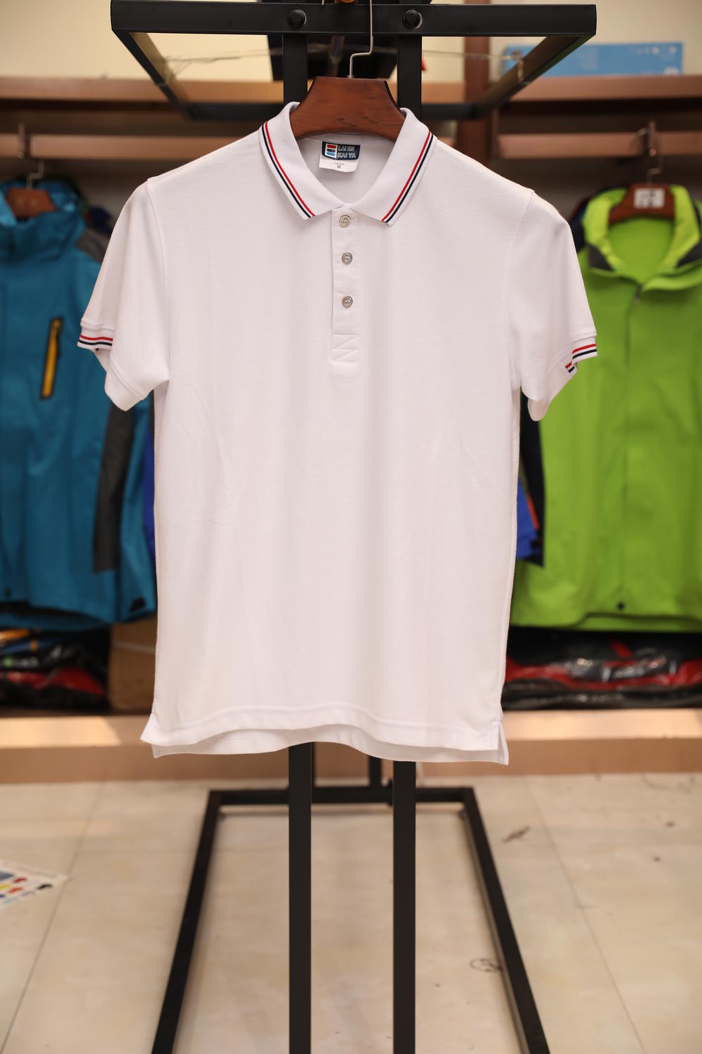 1668 Pairs Of White Striped Polo Short Sleeved Lapel