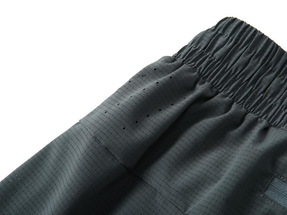 A6017- Hot Pressed Seamless Adhesive Shorts Pants Three Quarter Pants